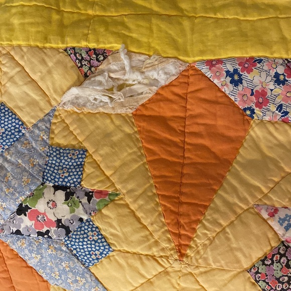 Vintage Handmade Brides Bouquet Quilt 88” X 73” - Picture 5 of 7